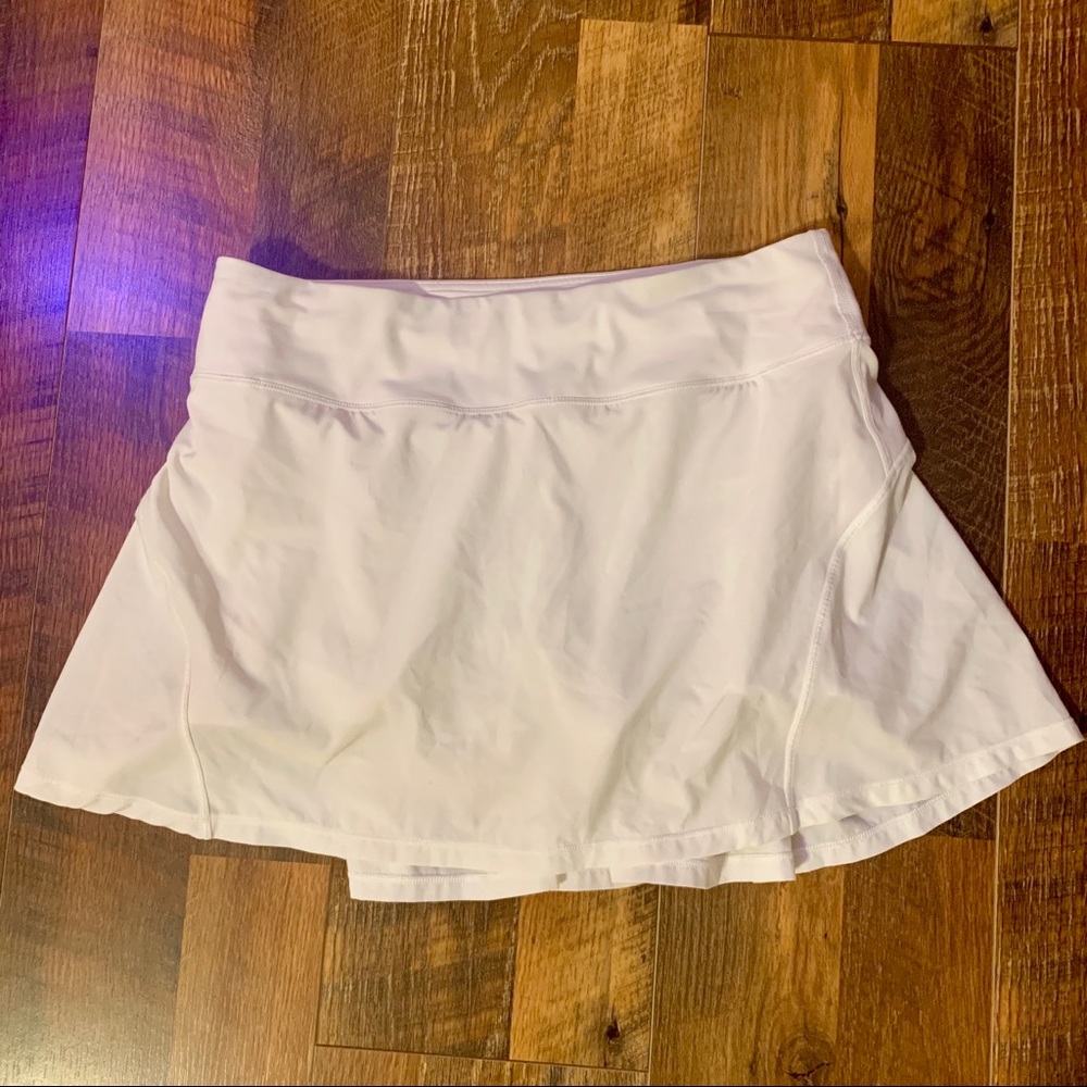 Lululemon size 6 white skirt